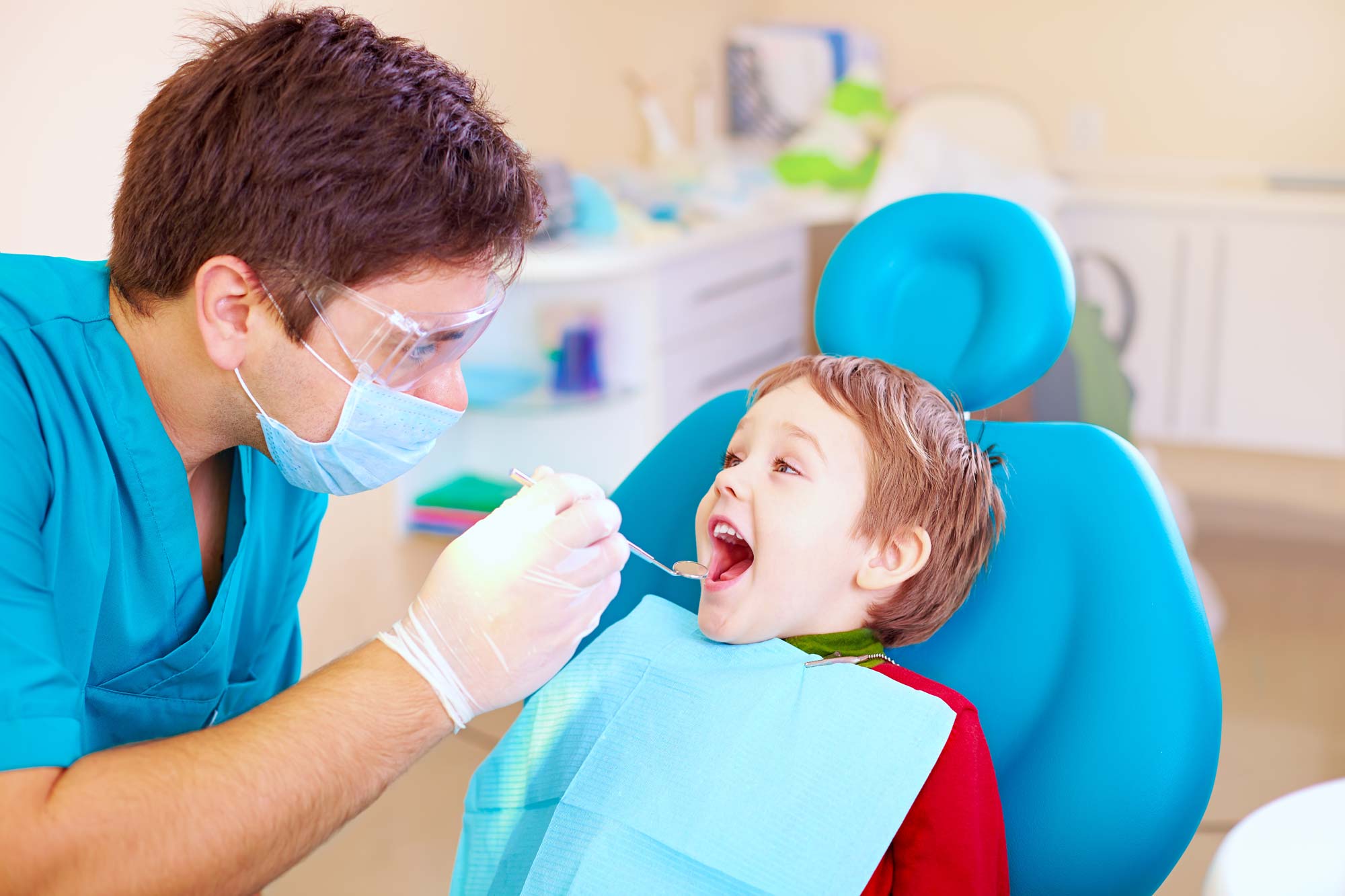 Un niño en el dentista